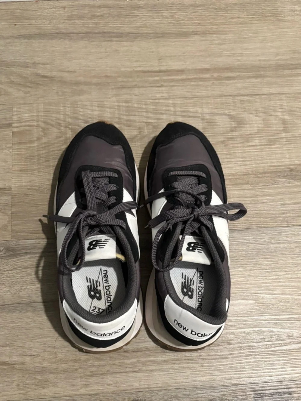 New Balance 237 Black, White & Gray Classic Trainer - Picture 6 of 6